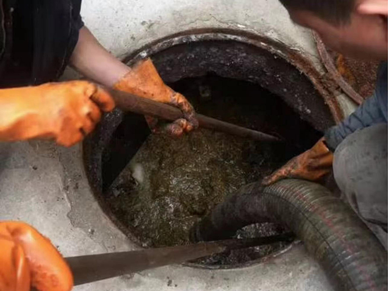 寿阳清理化粪池时如何避免沼气的危害?